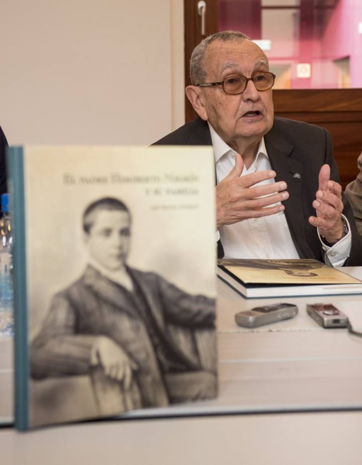 El autor del libro Julio Sánchez