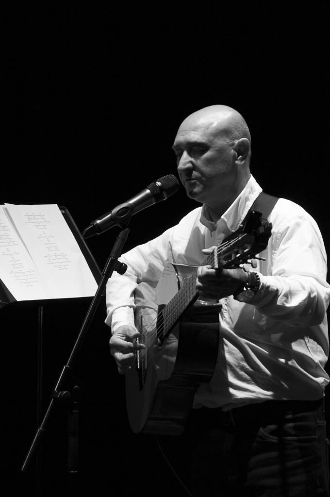 El cantautor Luis Fajardo Lpez-Cuervo.