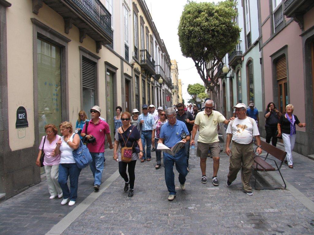 Participantes recorren la calle Cano durante la pasada edición