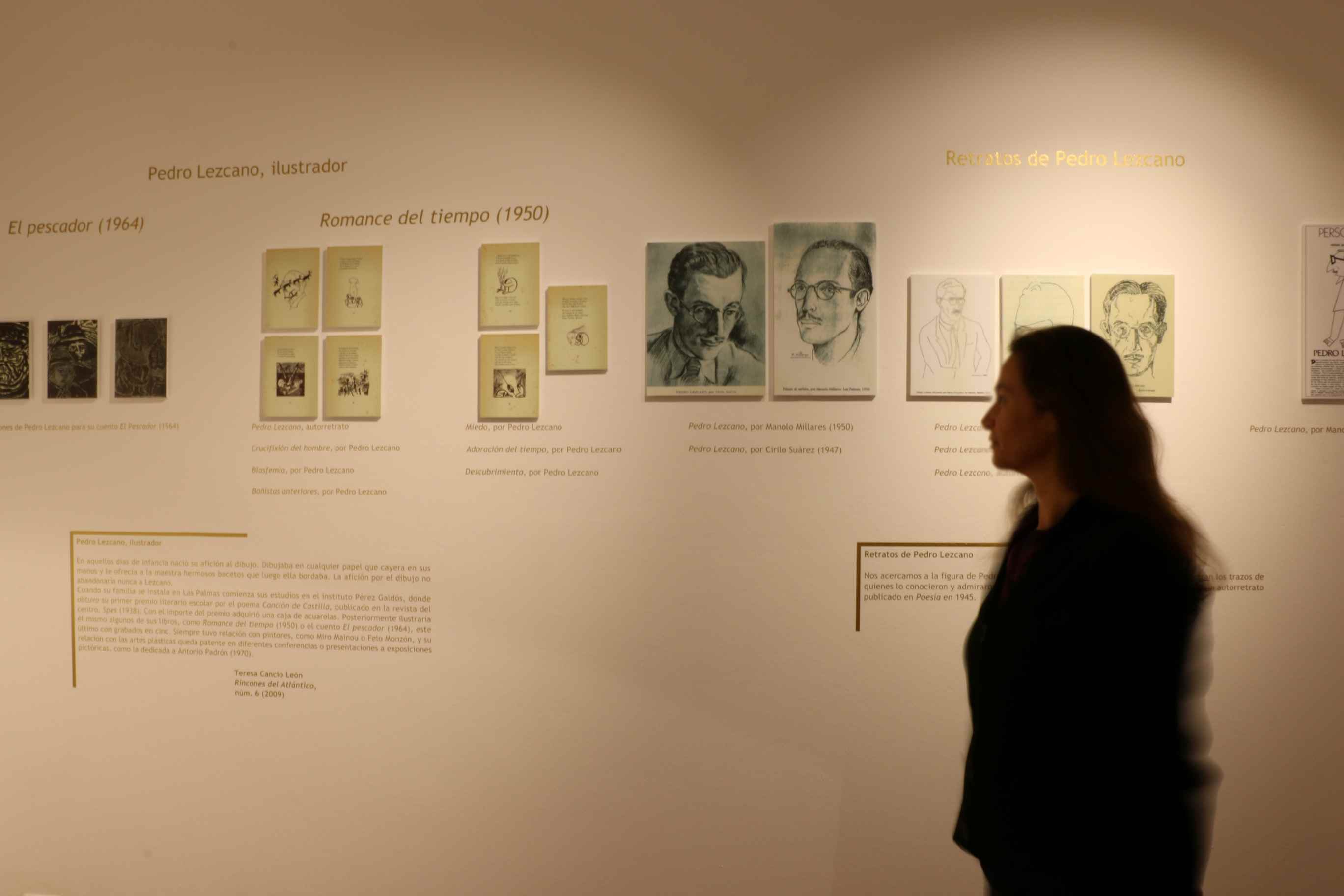 Visitantes de la exposición sobre Lezcano en el Museo Tomás Morales